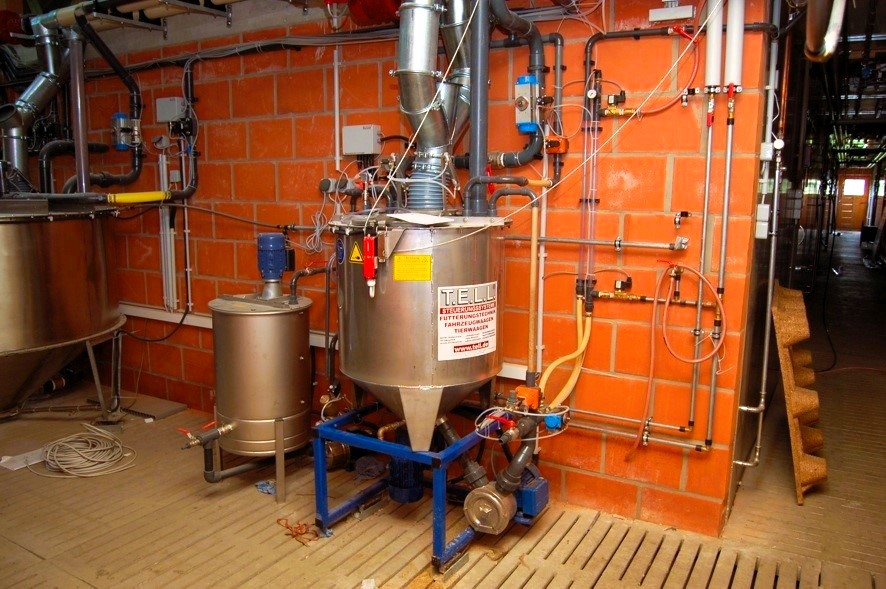 Piglet Liquid Feeding Controller